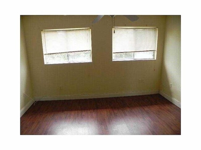 Building Photo - 838 Crystal Lake Dr