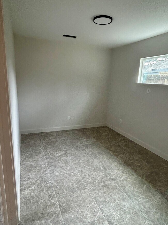 Building Photo - 8510 Vogue Ln