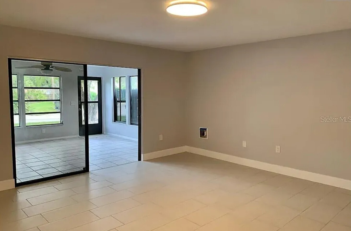 Family Room - 906 Sunridge Dr