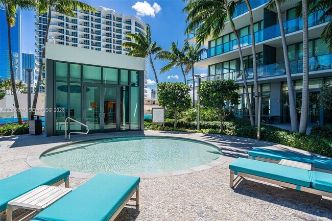 Building Photo - 650 NE 32nd St