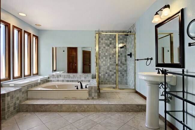 Building Photo - Outstanding Heritage Greens residence that features a spacious and airy layout that blends tradit...