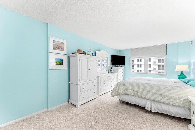 Building Photo - 3215 S Ocean Blvd