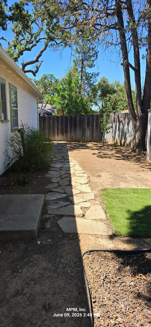 Building Photo - Large 1 bed 1 bath home on its own lot