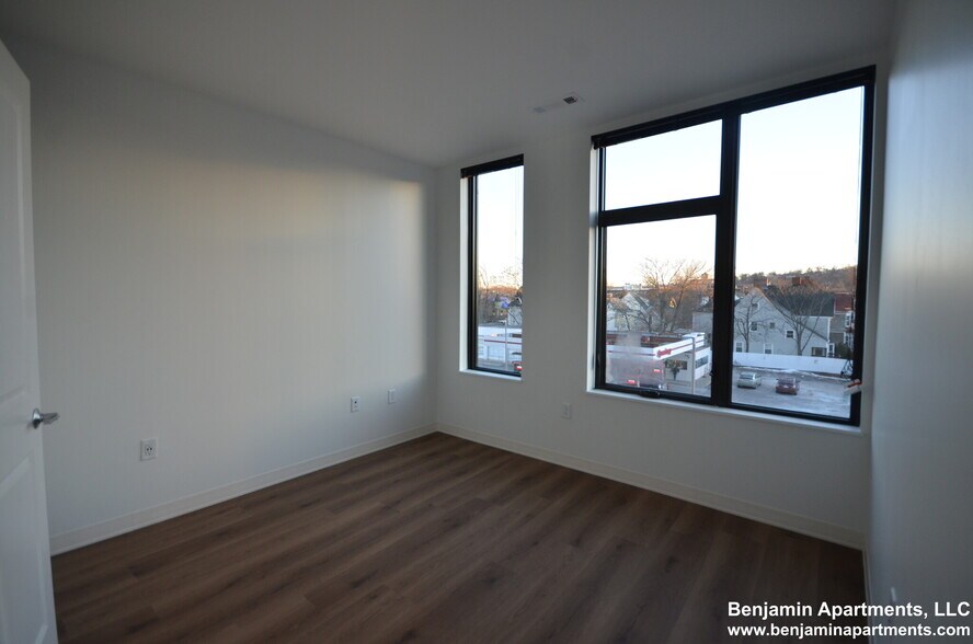 Building Photo - 89 Brighton Ave