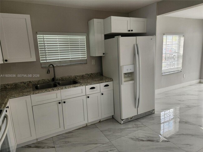 Building Photo - 342 E 46th St