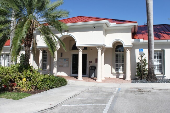 Building Photo - 3800 Woodfield Dr