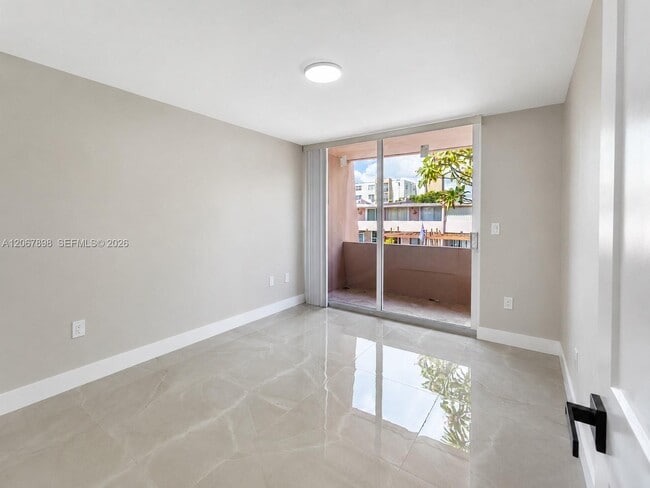 Building Photo - 14124 SW Kendale Lakes Cir
