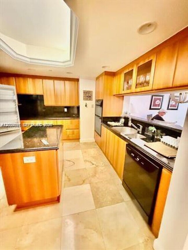 Building Photo - 9595 Collins Ave