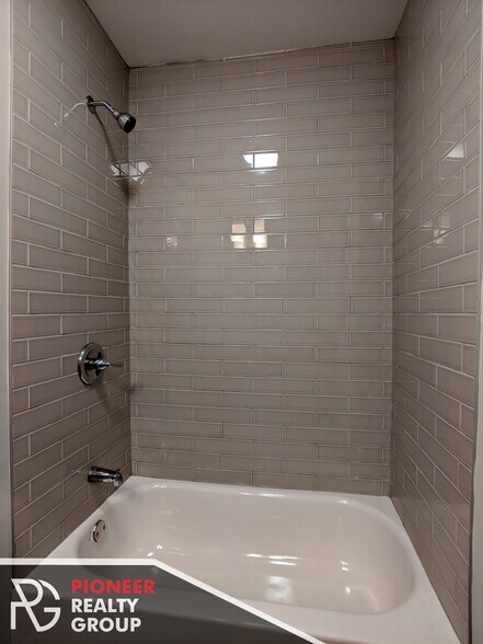 Building Photo - 2812 N Mildred Ave