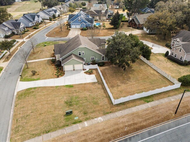 Building Photo - 3078 Dickinson Dr