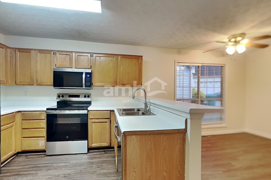Building Photo - 817 Hillary Ct