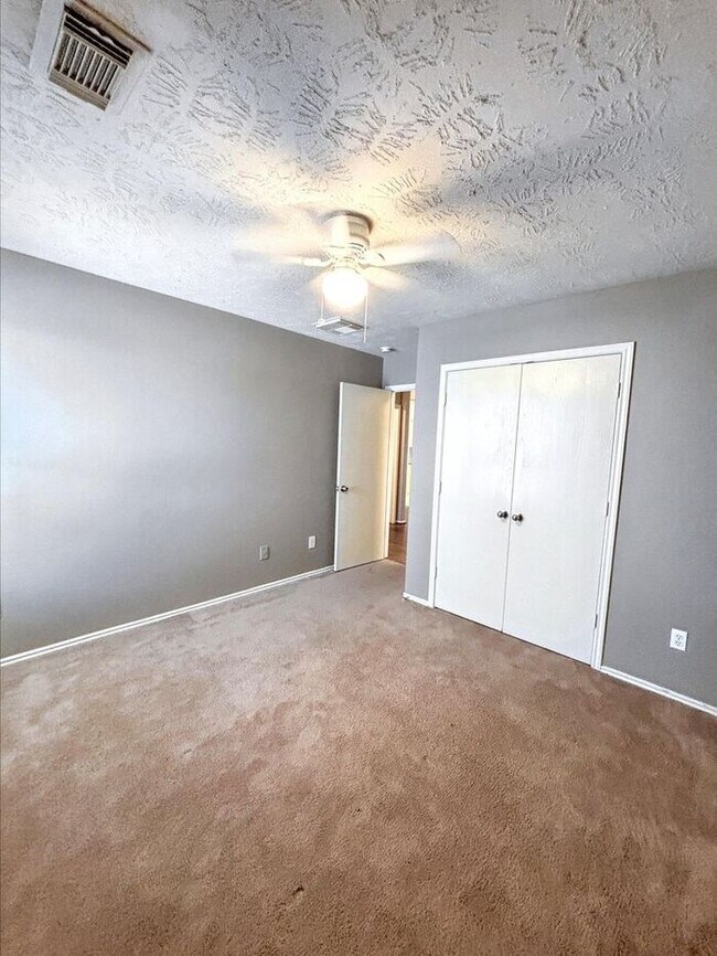 Building Photo - 11319 Moonlight Ridge Dr