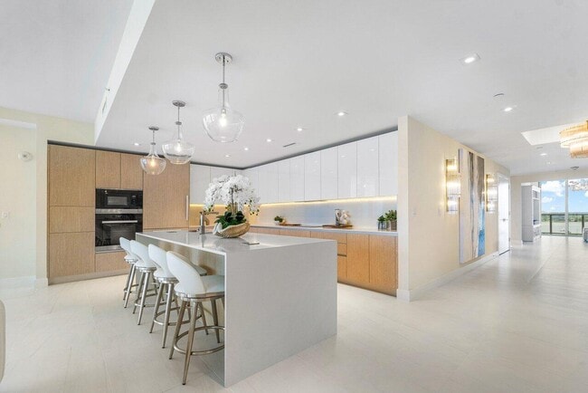 Building Photo - 3100 N Ocean Dr