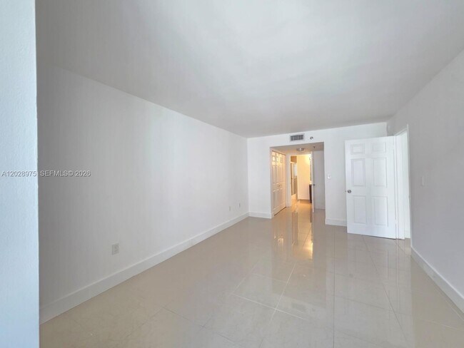 Building Photo - 800 N Miami Ave