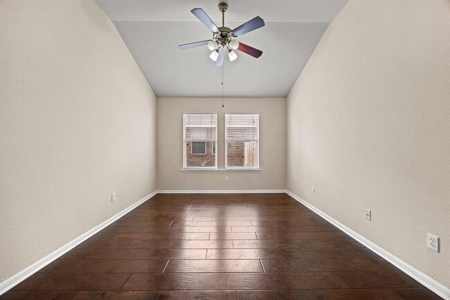 Building Photo - 135 Justin Leonard Dr