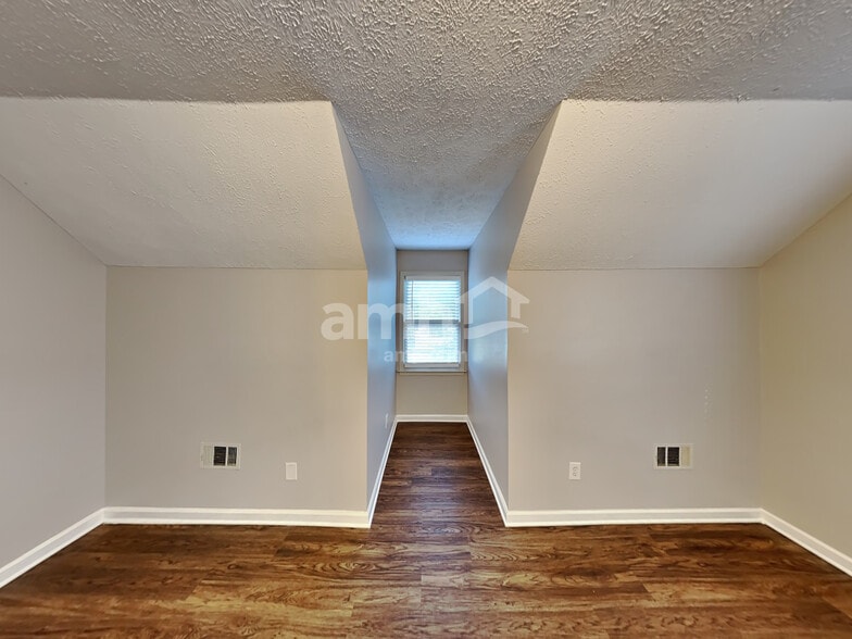 Building Photo - 420 Etowah Valley Way