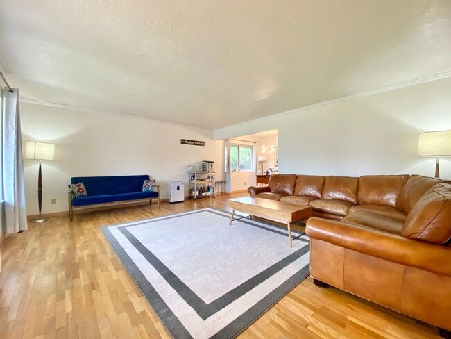 Building Photo - Charming Updated Home Across from Franklin Park and Hospital!