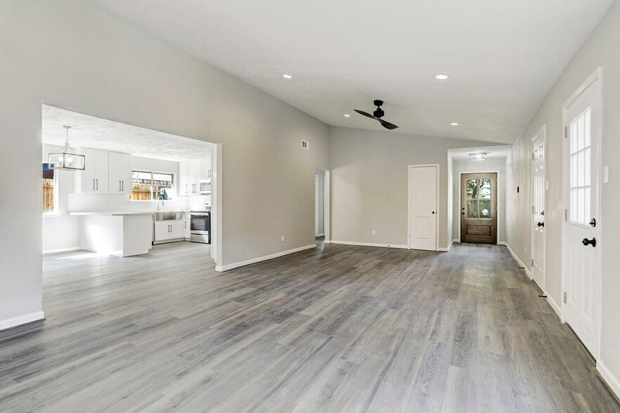 Building Photo - 2071 Delphi Ln