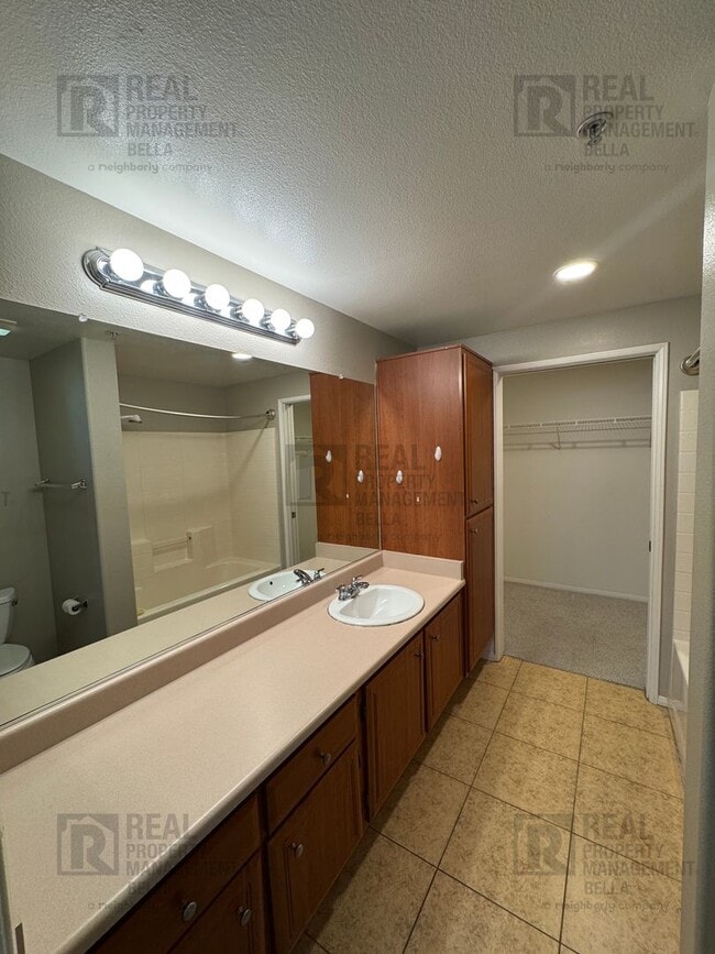 Building Photo - You won't want to miss this!