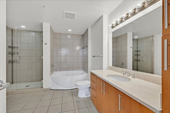 Building Photo - Dual Masters & Incredible Strip Views, 37th Floor or Allure