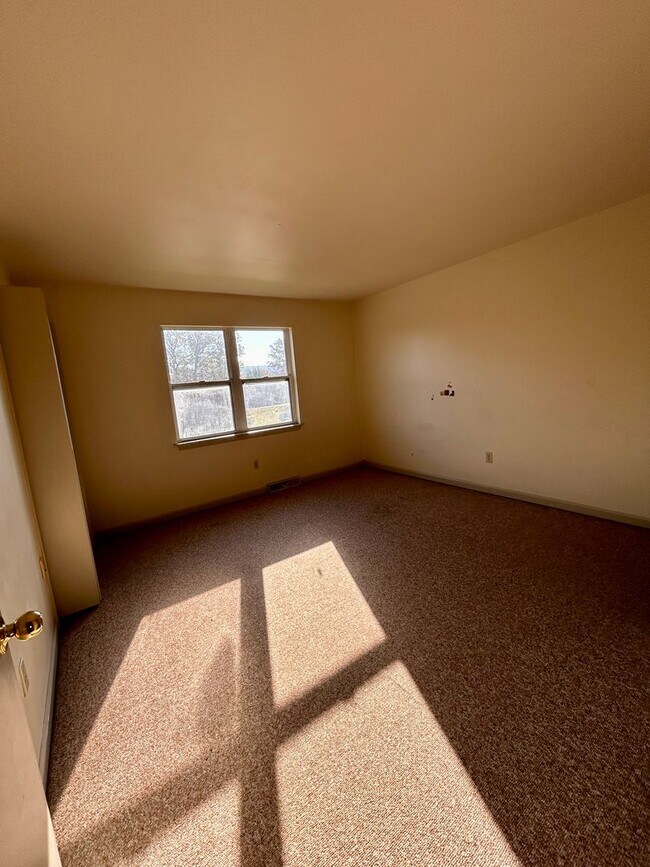 Building Photo - 20 N Poplar Ct