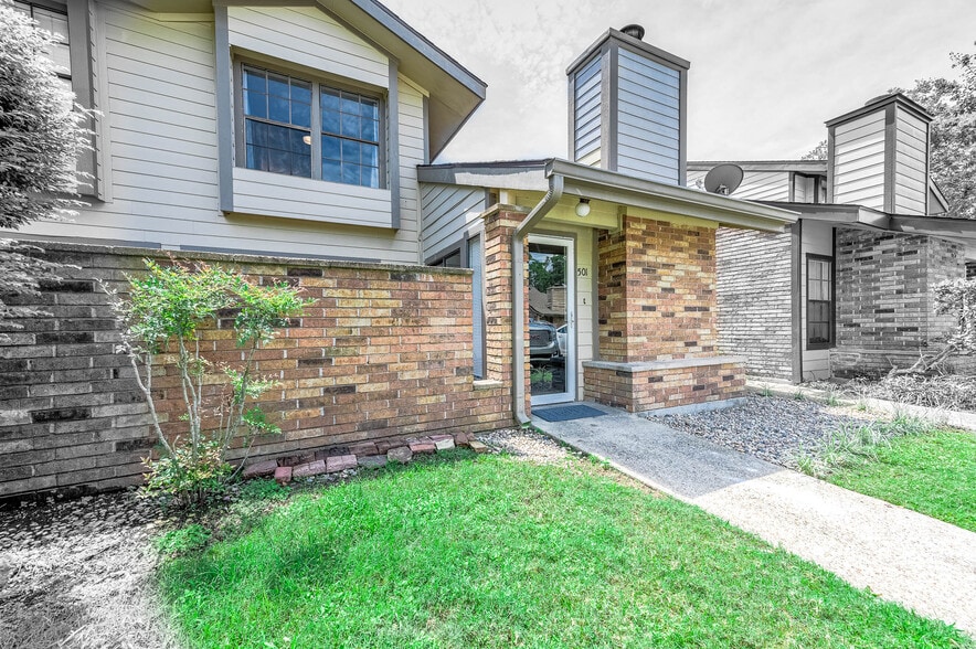 Front Door - 200 Pecan Dr