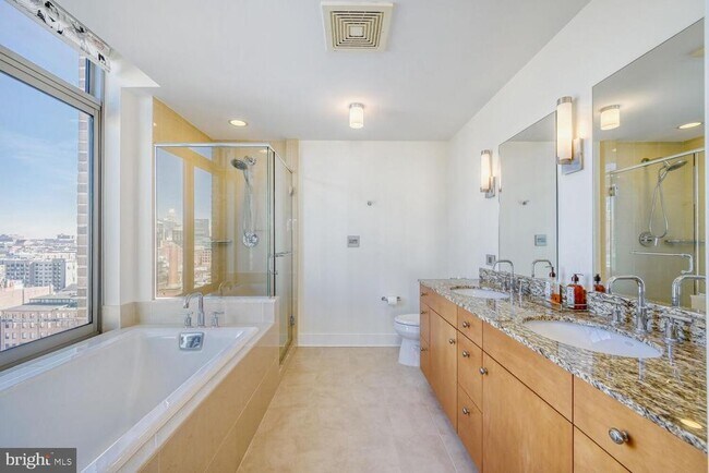 Building Photo - 675 S President St