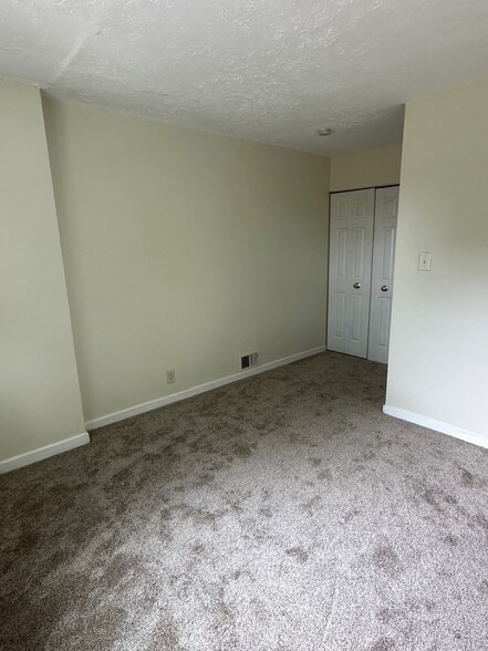 Building Photo - 445 Cedar Dr