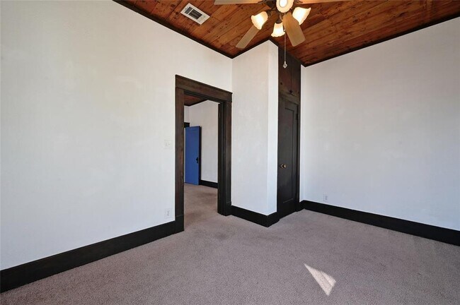 Building Photo - 5112 Caswell Ave