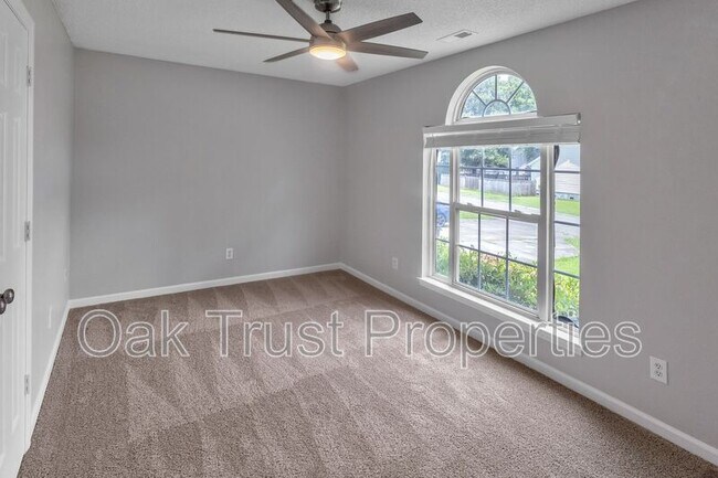 Building Photo - 9605 Crosscut Dr