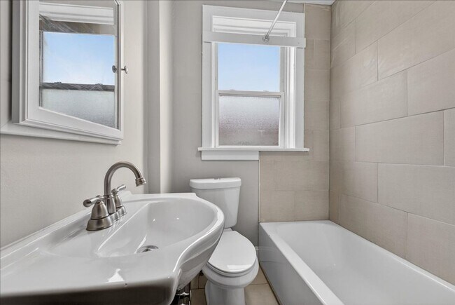 Building Photo - Meryl Wears Prada