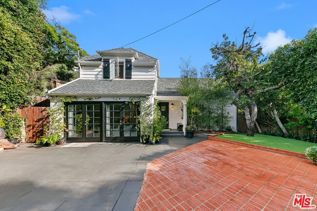 Building Photo - 1760 Nichols Canyon Rd