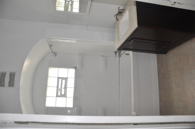 Building Photo - 109 Sanborn Ave