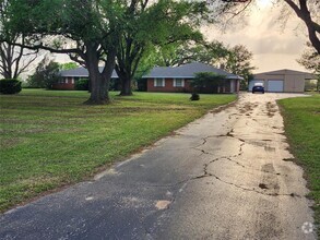 Building Photo - 16701 Warren Ranch Rd