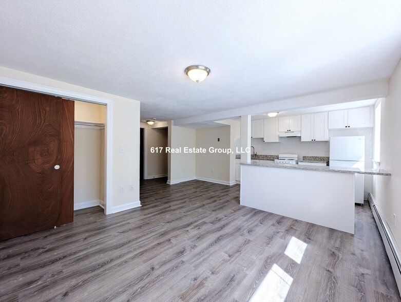 Building Photo - 160 N Beacon St