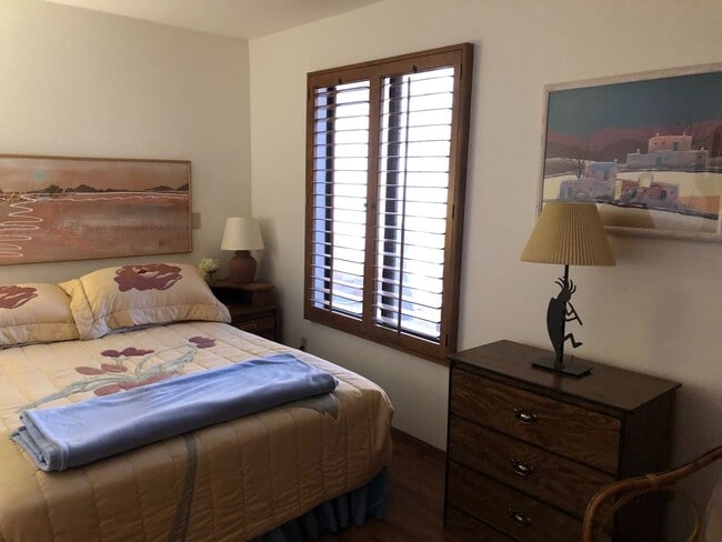 Building Photo - Manor 683 - Seasonal