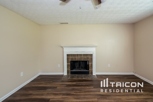 Building Photo - 195 Shadowbrook Dr