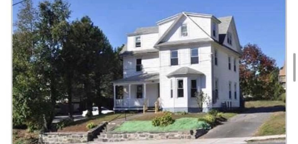 Building Photo - 285 Main St