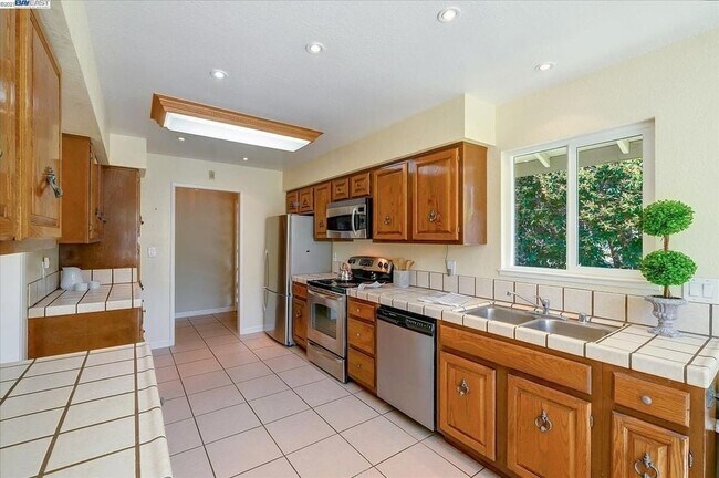 Building Photo - 24665 Sylvan Glen Ct
