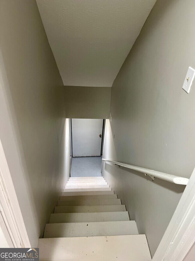 Building Photo - 3990 Rocmar Dr