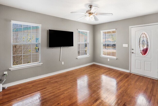 Building Photo - 939 John Page Dr