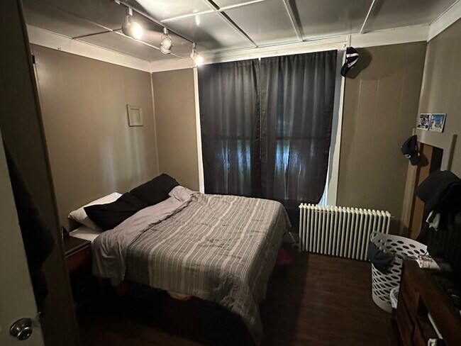 Building Photo - 1233 7th St