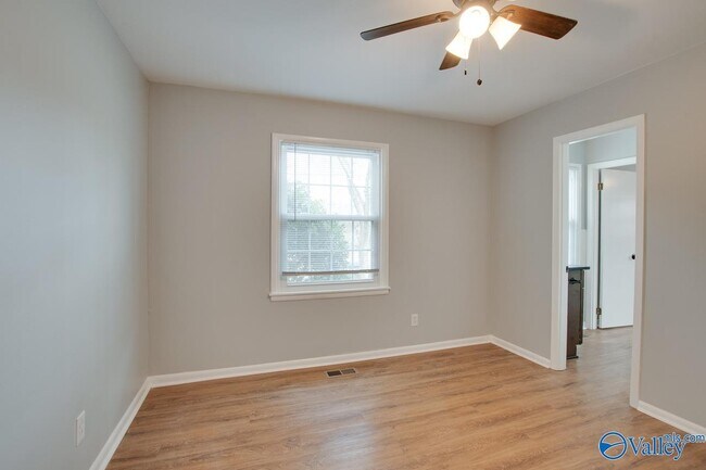 Building Photo - 9802 Dolphin Dr