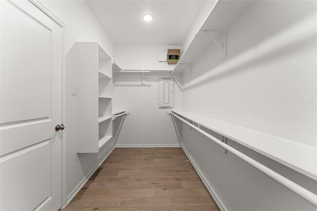 Building Photo - 570 Long Beach Bay Dr