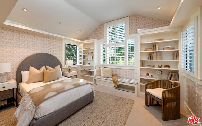 Building Photo - 720 Amalfi Dr