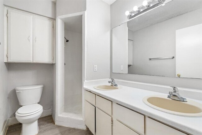 Building Photo - 307 E 31st St