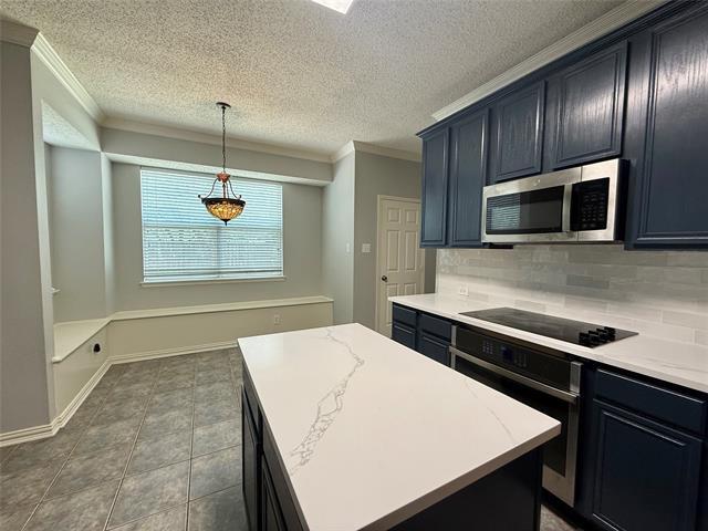 Building Photo - 9503 Saddle Dr