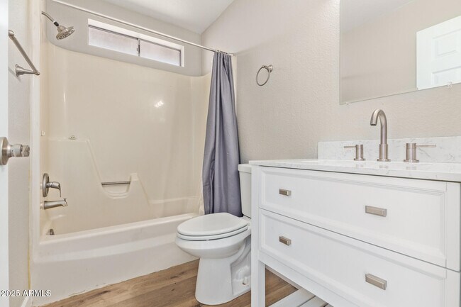 Building Photo - 1747 S Windsor