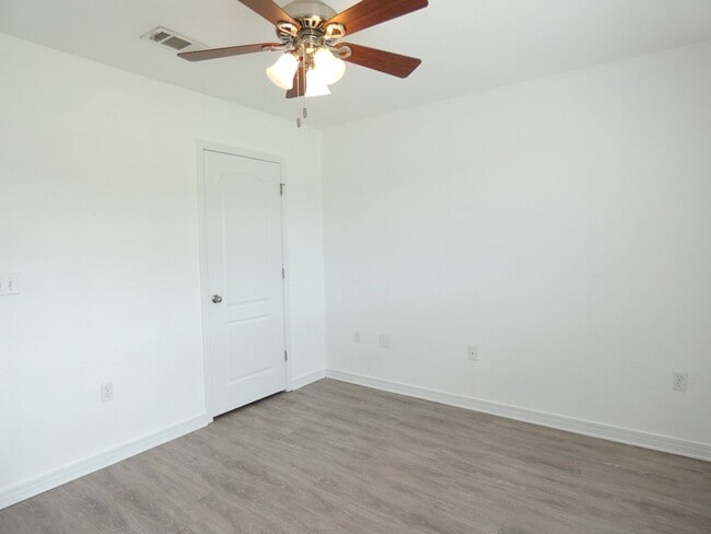 Building Photo - 4-Bedroom All Brick Home - Gulf Breeze