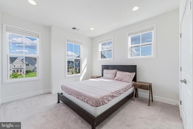 Building Photo - 23765 Fairfield Knl Ct